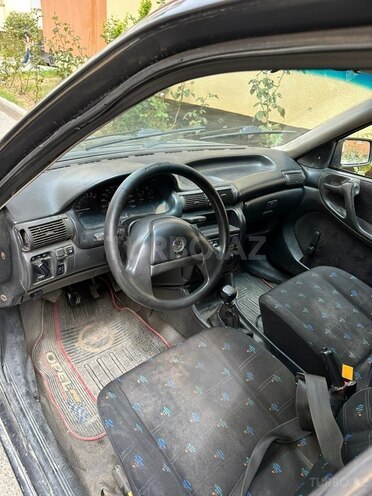 Opel Astra 1993, 240,000 km - 2.0 l - Bakı