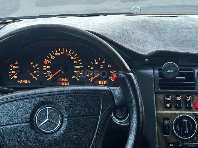 Mercedes E 230 1998, 143,925 km - 2.3 l - Bakı