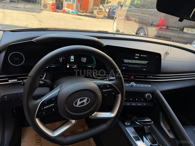Hyundai Elantra 2025, 28,000 km - 1.5 л - Bakı