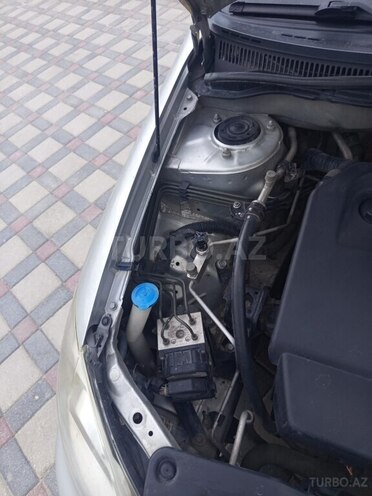 Toyota Corolla 2005, 370,000 km - 1.4 l - Şirvan