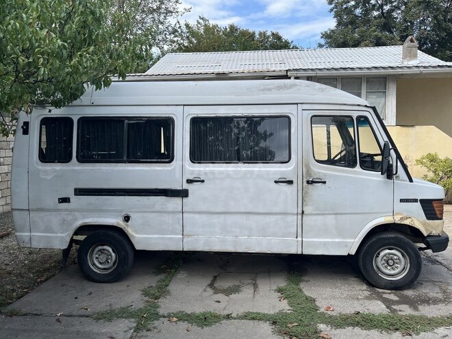 Mercedes 208 D 1993, 500,000 km - 2.4 l - Lənkəran