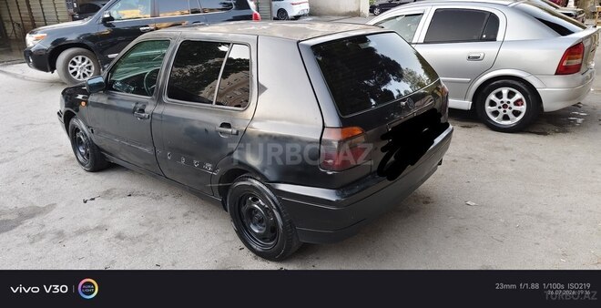 Volkswagen Golf 1997, 233,354 km - 1.6 l - Sumqayıt
