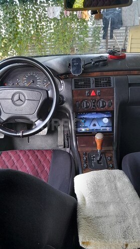 Mercedes E 230 1997, 423,000 km - 2.3 л - Cəlilabad