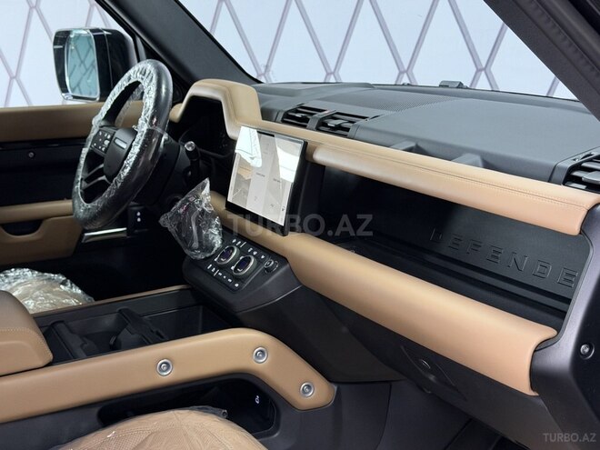 Land Rover Defender 2024, 26,000 km - 3.0 l - Bakı