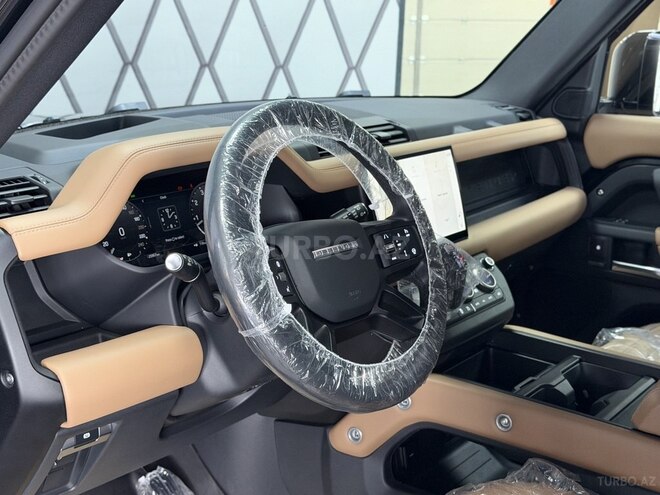 Land Rover Defender 2024, 26,000 km - 3.0 l - Bakı