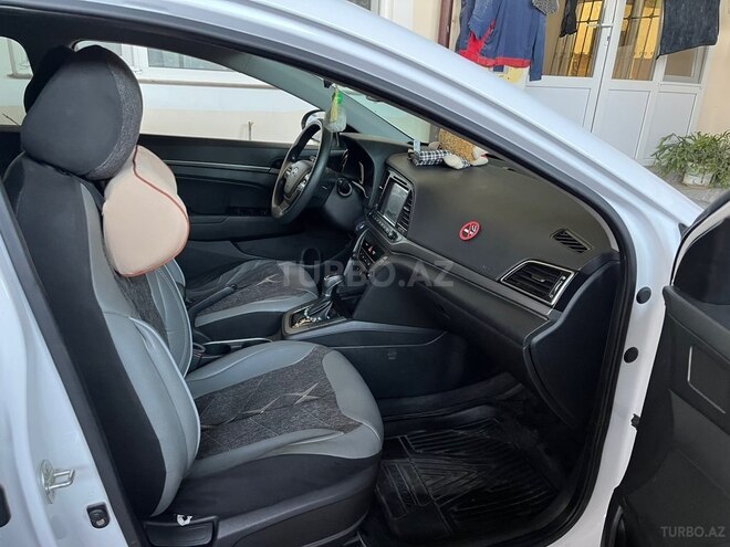 Hyundai Avante 2017, 192,000 km - 1.6 l - Bakı