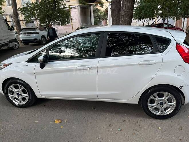 Ford Fiesta 2015, 208,433 km - 1.6 л - Bakı