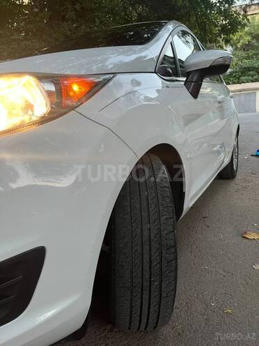 Ford Fiesta 2015, 208,433 km - 1.6 л - Bakı
