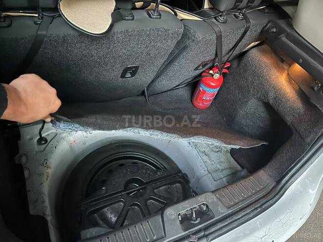 Ford Fiesta 2015, 208,433 km - 1.6 л - Bakı