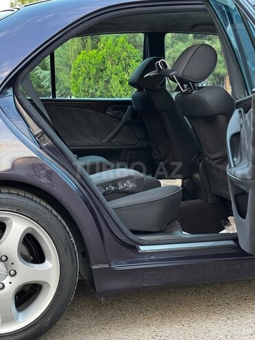 Mercedes E 240 2000, 368,000 km - 2.4 л - Saatlı