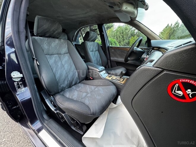 Mercedes E 240 2000, 368,000 km - 2.4 л - Saatlı