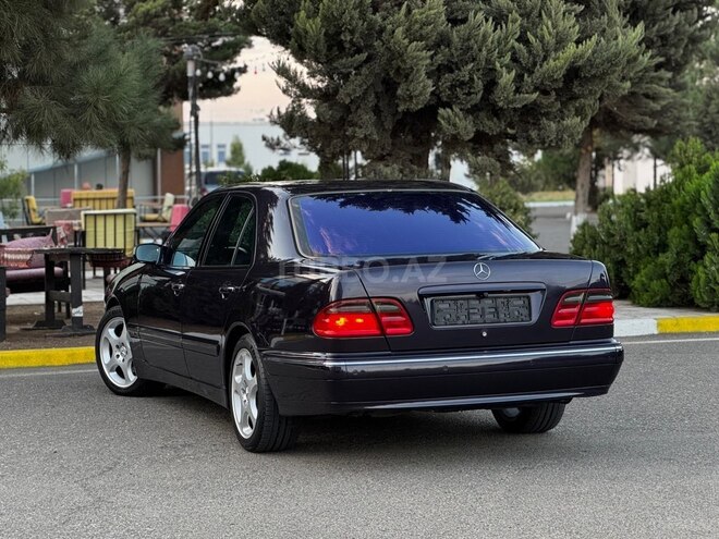 Mercedes E 240 2000, 368,000 km - 2.4 л - Saatlı