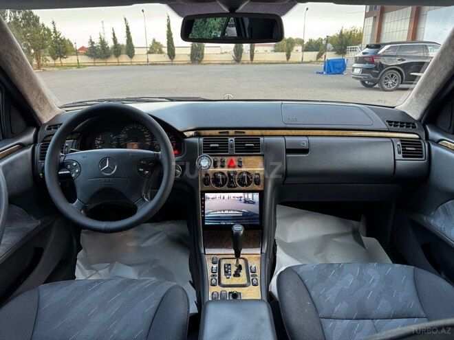 Mercedes E 240 2000, 368,000 km - 2.4 л - Saatlı