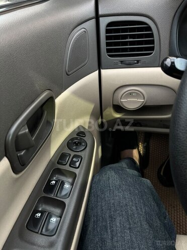 Hyundai Verna 2009, 255,000 km - 1.4 л - Bakı