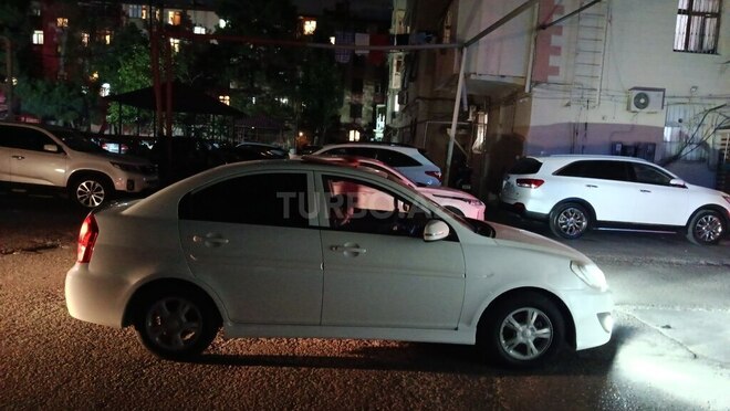 Hyundai Verna 2009, 255,000 km - 1.4 л - Bakı