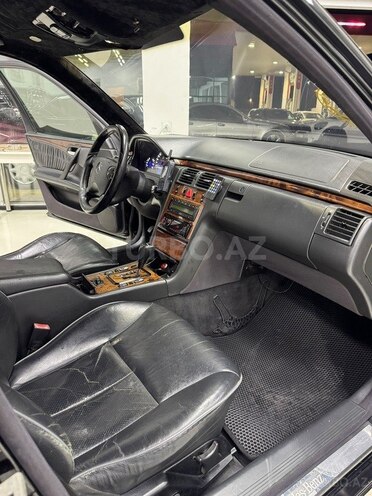 Mercedes E 240 1999, 256,400 km - 2.4 l - Bakı