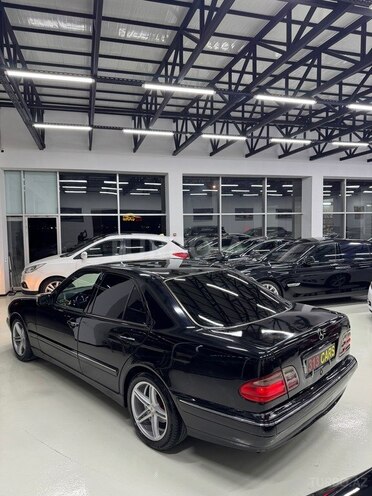Mercedes E 240 1999, 256,400 km - 2.4 l - Bakı