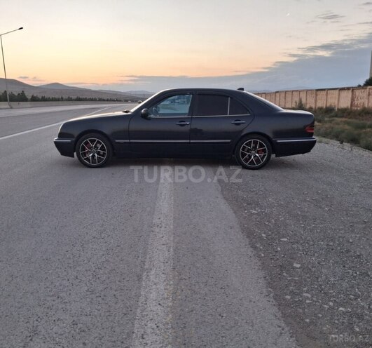 Mercedes E 270 1999, 312,036 km - 2.7 l - Bakı