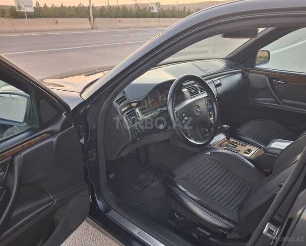 Mercedes E 270 1999, 312,036 km - 2.7 l - Bakı