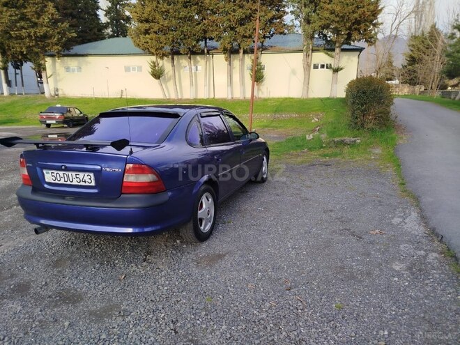 Opel Vectra 1996, 365,000 km - 1.8 л - Qax