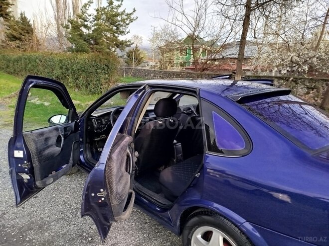Opel Vectra 1996, 365,000 km - 1.8 л - Qax