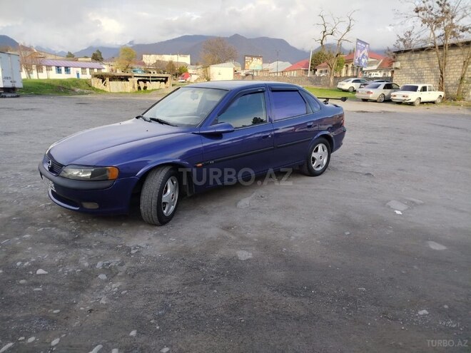 Opel Vectra 1996, 365,000 km - 1.8 л - Qax