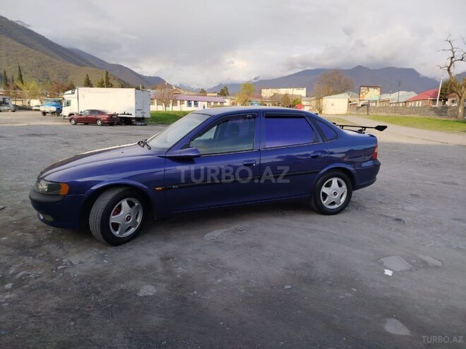 Opel Vectra 1996, 365,000 km - 1.8 л - Qax