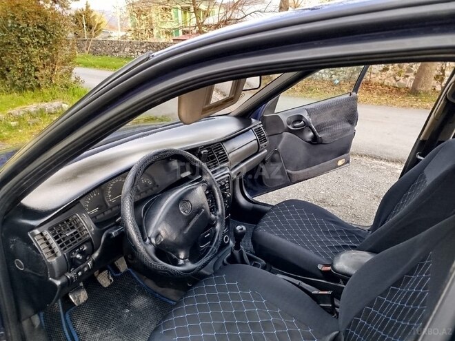 Opel Vectra 1996, 365,000 km - 1.8 л - Qax