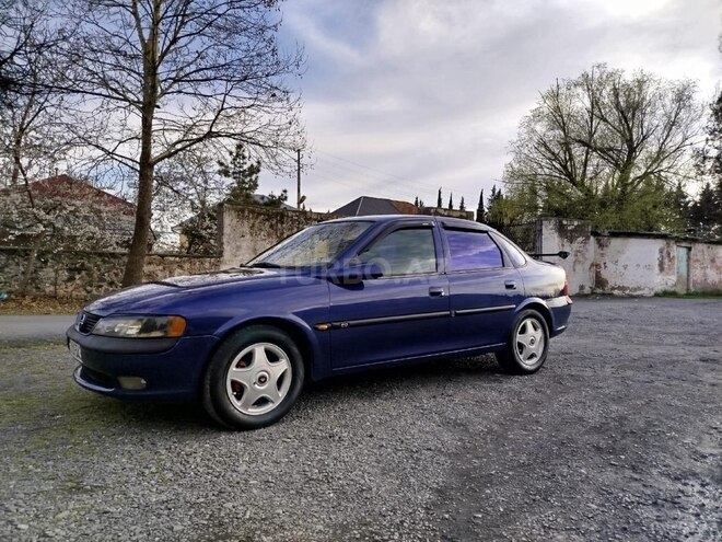 Opel Vectra 1996, 365,000 km - 1.8 л - Qax