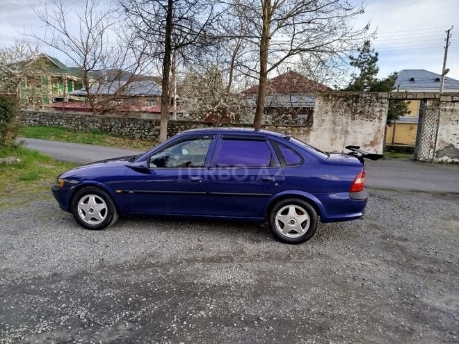Opel Vectra 1996, 365,000 km - 1.8 л - Qax