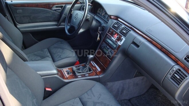 Mercedes E 320 1996, 280,000 km - 3.2 l - Bakı