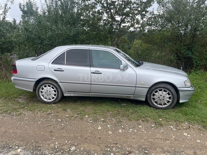 Mercedes C 240 1999, 300,000 km - 2.4 l - Qusar