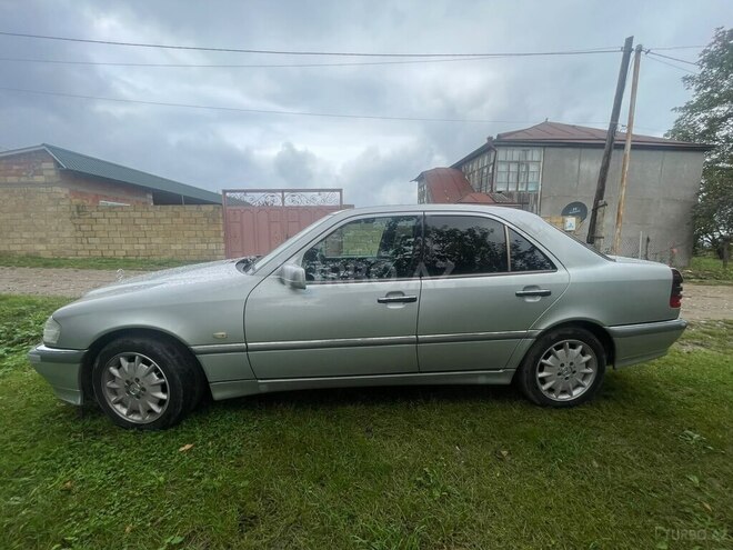 Mercedes C 240 1999, 300,000 km - 2.4 l - Qusar