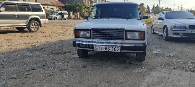LADA (VAZ) 2107 2004, 39,000 km - 1.7 l - Salyan