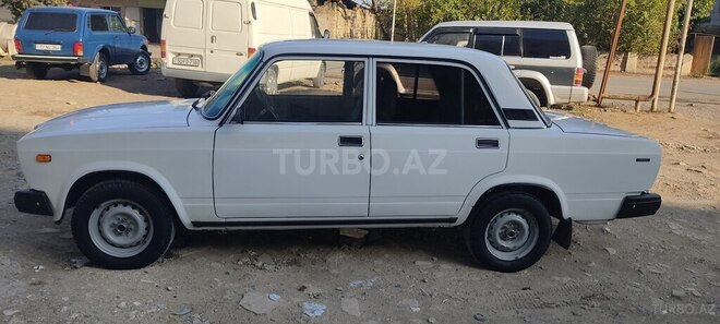 LADA (VAZ) 2107 2004, 39,000 km - 1.7 l - Salyan