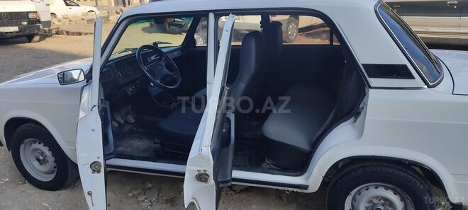 LADA (VAZ) 2107 2004, 39,000 km - 1.7 l - Salyan