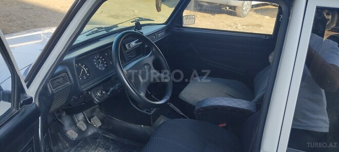 LADA (VAZ) 2107 2004, 39,000 km - 1.7 l - Salyan