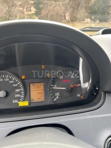 Mercedes  2010, 190,000 km - 2.1 л - Sumqayıt