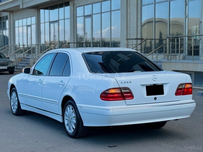 Mercedes E 240 2001, 228,535 km - 2.4 л - Bakı