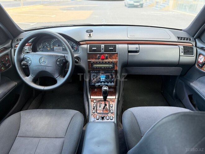 Mercedes E 240 2001, 228,535 km - 2.4 л - Bakı