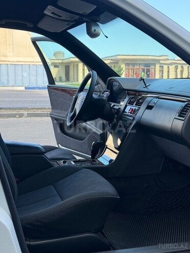 Mercedes E 240 2001, 228,535 km - 2.4 л - Bakı