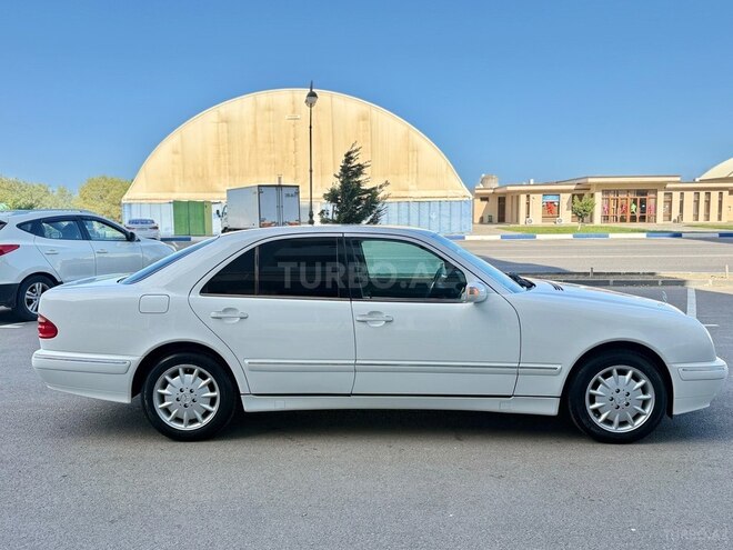 Mercedes E 240 2001, 228,535 km - 2.4 л - Bakı