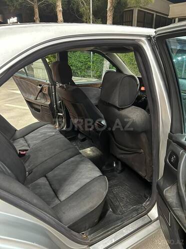 Mercedes E 220 2001, 578,800 km - 2.2 l - Bakı