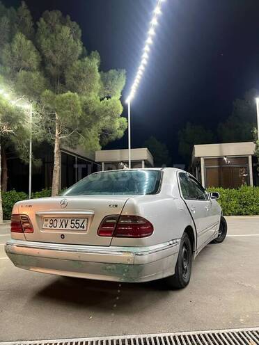 Mercedes E 220 2001, 578,800 km - 2.2 l - Bakı
