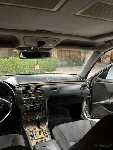 Mercedes E 220 2001, 578,800 km - 2.2 l - Bakı