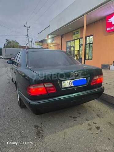 Mercedes E 200 1996, 350,000 km - 2.0 л - Quba
