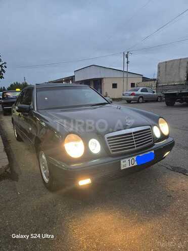 Mercedes E 200 1996, 350,000 km - 2.0 л - Quba