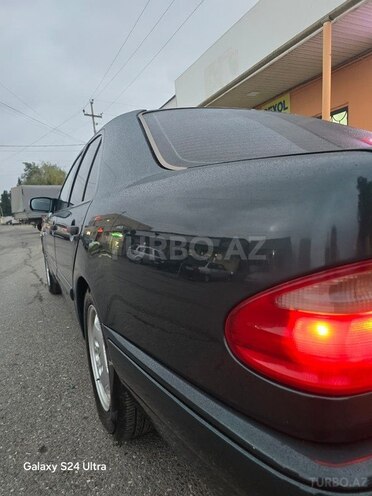 Mercedes E 200 1996, 350,000 km - 2.0 л - Quba