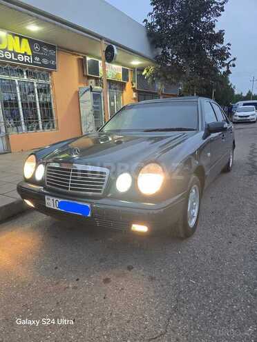 Mercedes E 200 1996, 350,000 km - 2.0 л - Quba