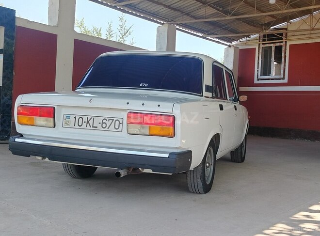 LADA (VAZ) 2107 2002, 185,000 km - 1.6 l - Salyan